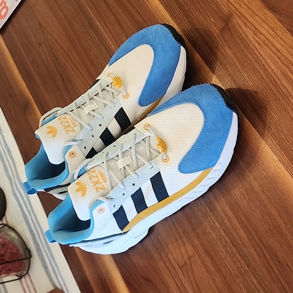 Adidas ZX22 Boost- EUC